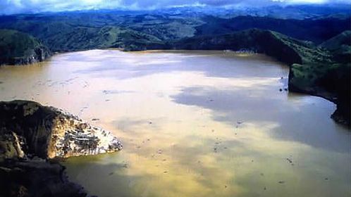 Il lago di Nyos una camera a gas a cielo aperto