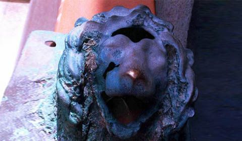 Antica testa di leone in bronzo ritrovata nel mare di Calabria