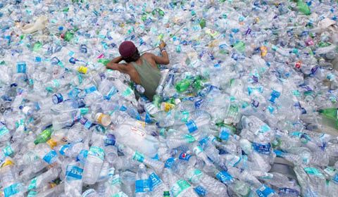 Il mondo rischia di perdere la sua battaglia più importante: quella contro la plastica
