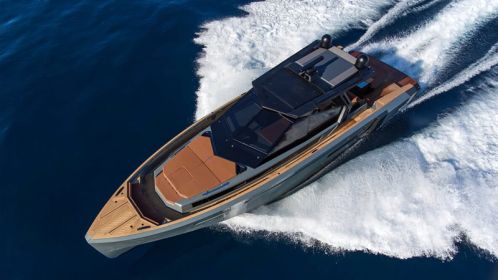 Evo Yachts vara la terza unità di Evo R6, totalmente personalizzata