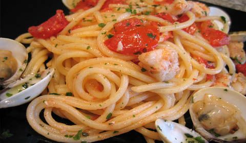 Spaghetti con cernia e vongole veraci
